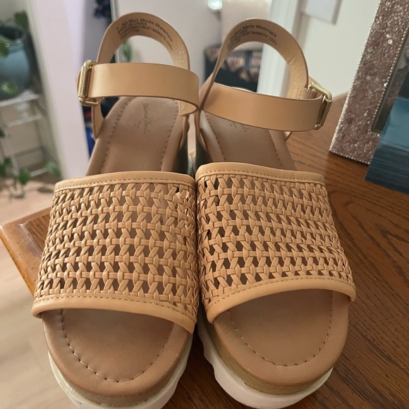 Women's Tan Woven Platform Sandals - Picture 2 of 4